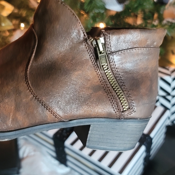 American Rag Aaby Booties - Picture 9 of 10